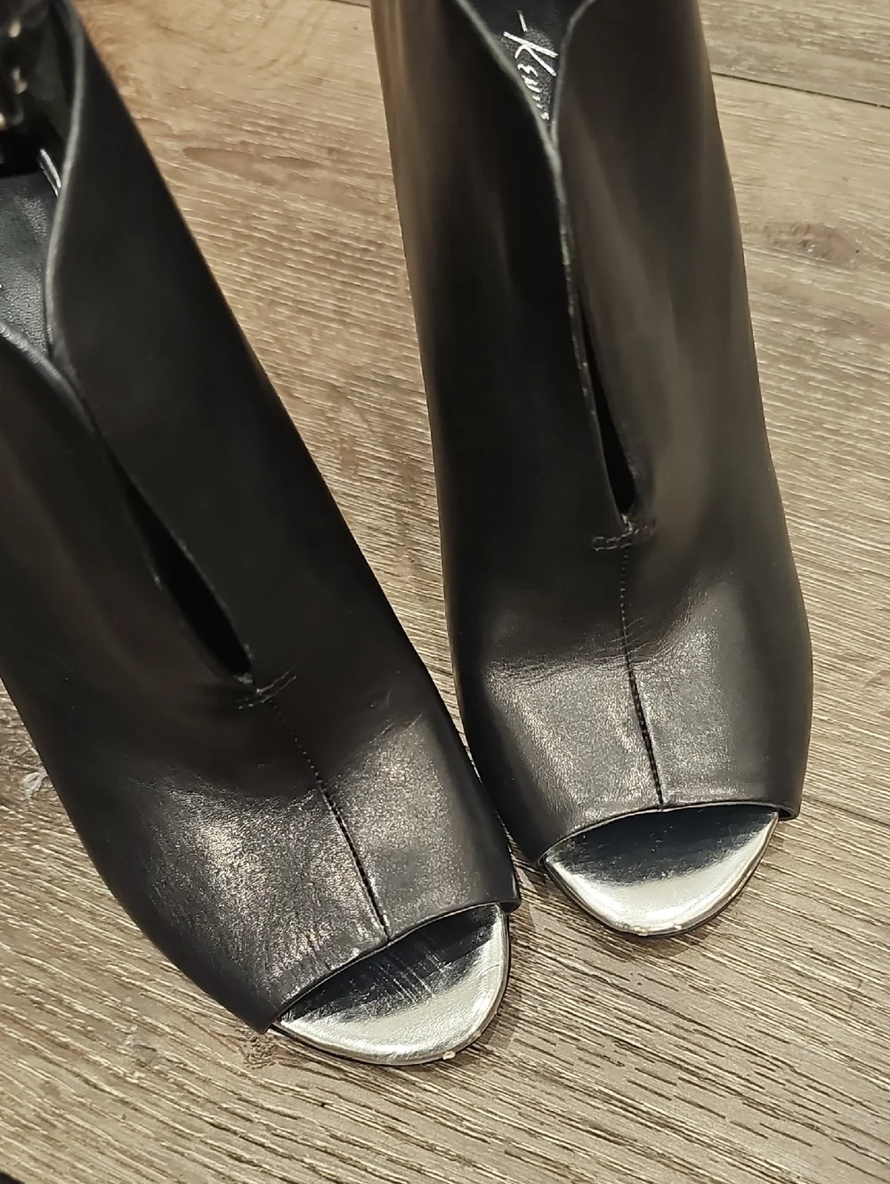 Kenneth Cole New York Silver Peep Toe Broome Wedges Black Leather Heels SZ 7.5